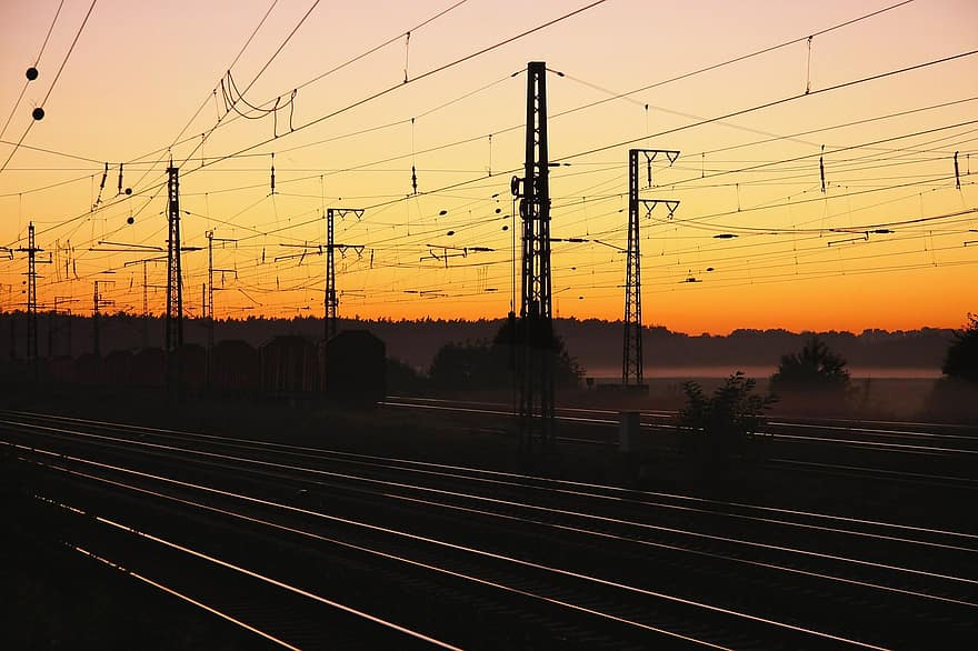 amanecer, vías del tren, líneas eléctricas, líneas de alta tensión, ferrocarril, sistema ferroviario, puesta de sol, oscuridad