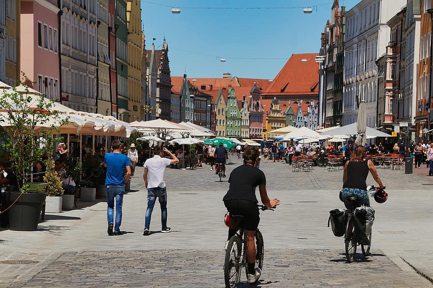 Landshut, voetgangerszone, stad, oude stad, gebouwen, mensen, toeristen, fietsen, zomer, cultuur, toerisme