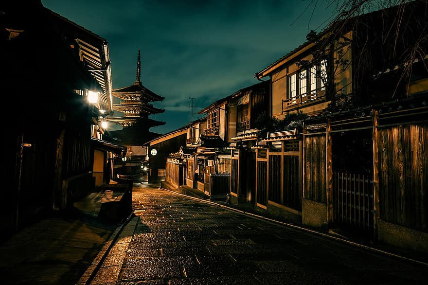 carreró, carrer, cases, edificis, pagoda de cinc pisos, vista nocturna, barri antic, gion, kyoto