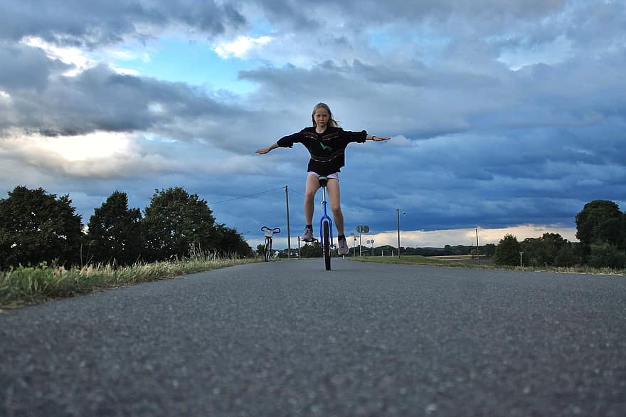 кататься на велосипеде, цикл, небо, ливень, девушка, велосипед, природа, силуэт, драматичный, фон, заставка