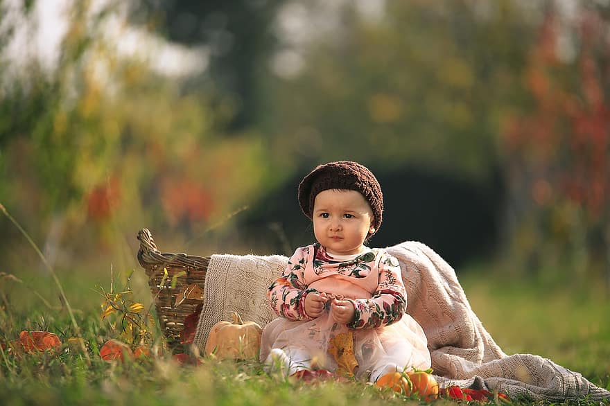 бебе, есен, боне, малко дете, есенен мотив, кошница, бебешка кошница, момиче, момиченце, парк, дъщеря