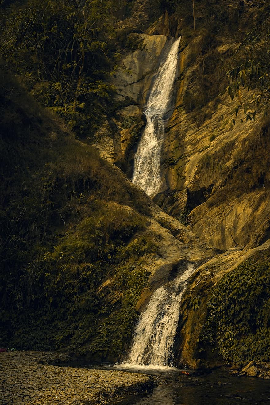 Wasserfall, Berg, Wald, Natur, Landschaft, Wasser, fließend, Rock, Baum, nass, grüne Farbe