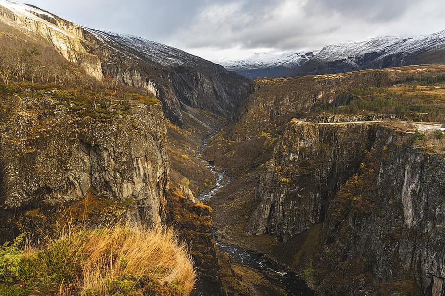 Noruega, Valle, montañas, Escandinavia, río, paisaje, meseta, otoño, parque Nacional, montaña, pico de la montaña