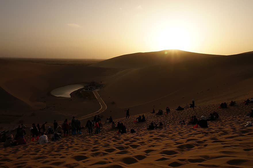Sa mạc, du lịch, cuộc phiêu lưu