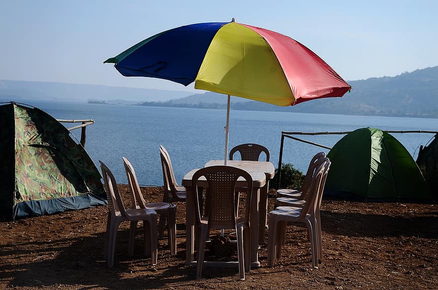 innsjø, paraply, bord, stoler, seter, telt, camping, trek