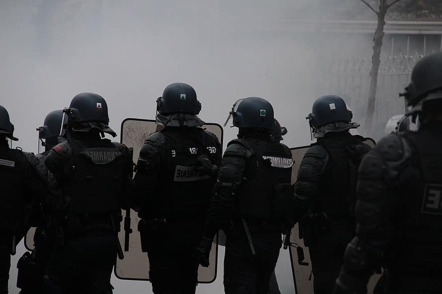 gendarmerie, Politie, uitdrukking, rellen, Traangas, Parijs, Frankrijk, herrie, gele vesten, politie, uniform