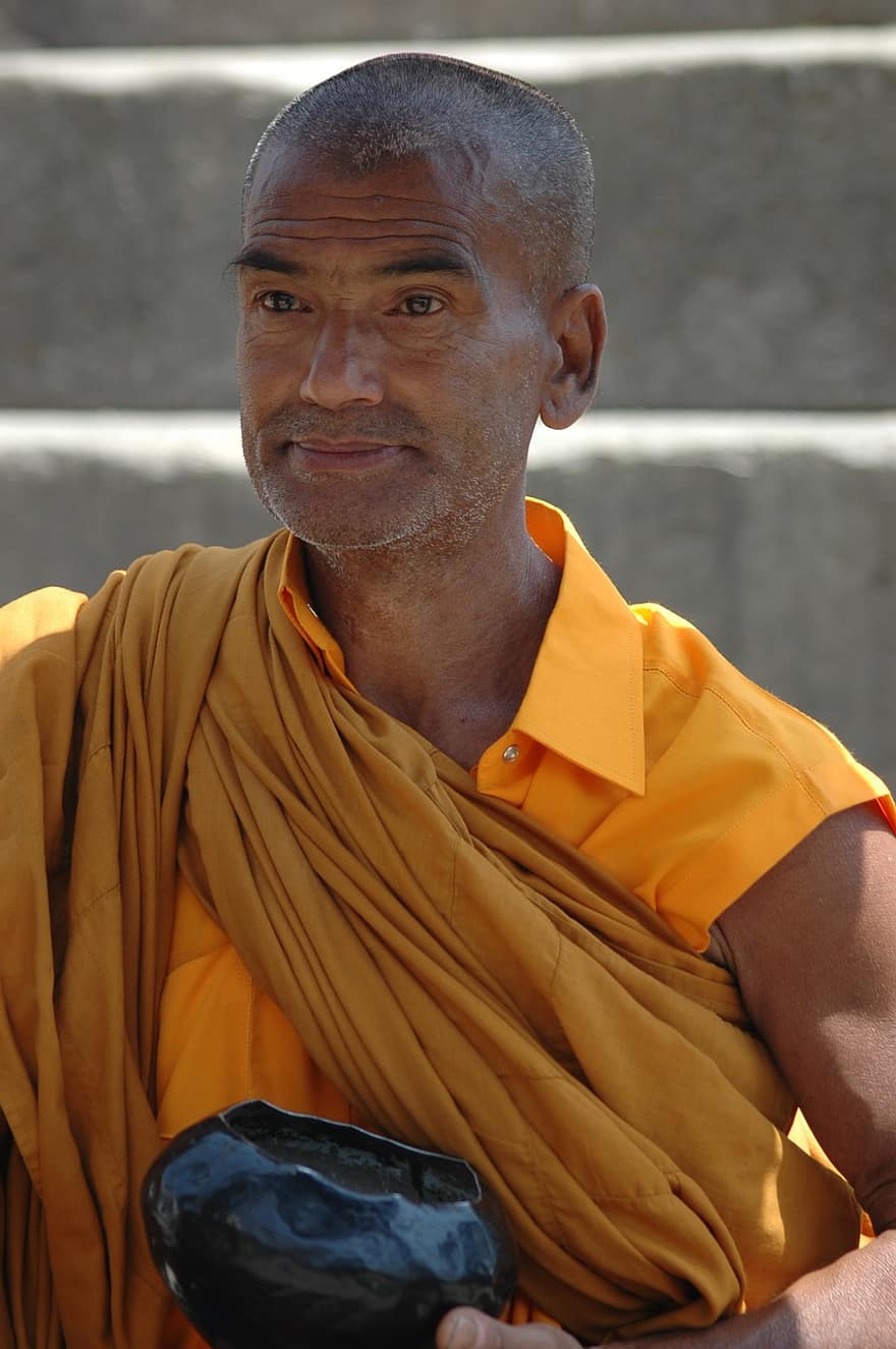 Nepal, Kathmandu, Mönch, Meditation, Porträt, Buddhismus, Männer, eine Person, Kamera betrachten, Erwachsene, lächelnd