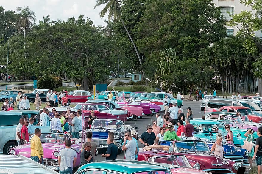Küba, Havana, bağbozumu, arabalar, otomobiller, Plaza de la Revolución, vedado, almendron, klasik, araba, kalabalık