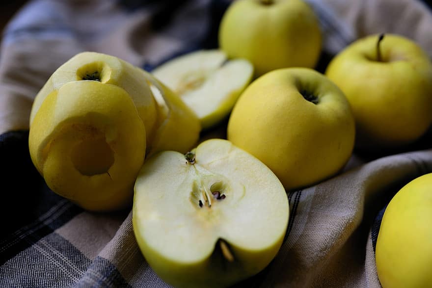 äpplen, skiva, frukt, gröna äpplen, mat, organisk, naturlig, hälsosam, vitaminer, skala