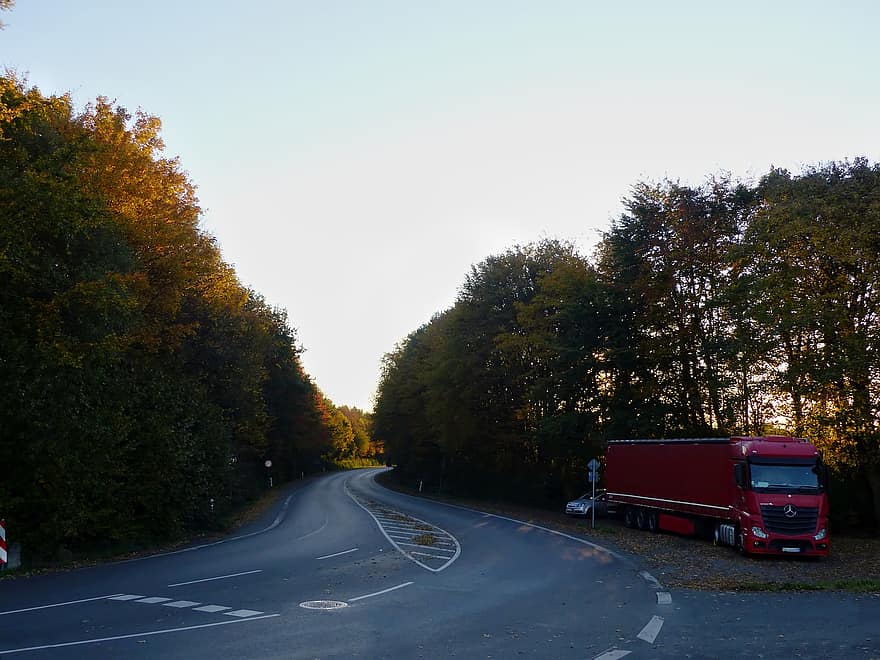 väg, lastbil, fordon, solnedgång, träd, landsväg, kväll, kurva, trafik skylt, vägmarkering, asfalt