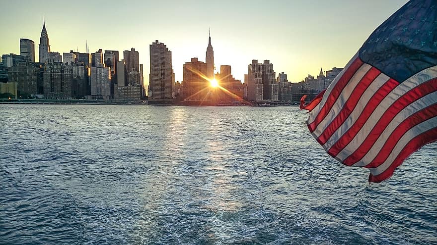 New York, drapeau, Manhattan, Etats-Unis, Amérique, immeubles, ville, l'horizon, la rivière Hudson, paysage urbain, la ville de New York