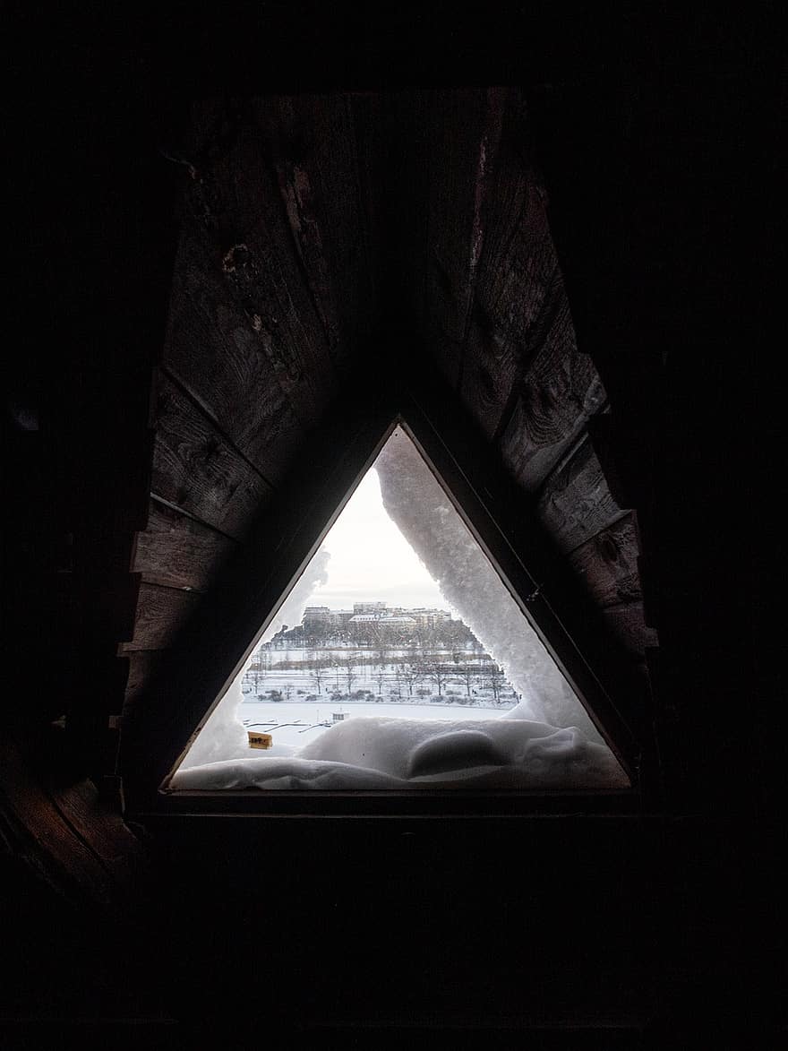 finestra, triangolo, la neve, finestra triangolare, costruzione, legna, architettura, Hakaniemi, Helsinki, Finlandia, Suomi
