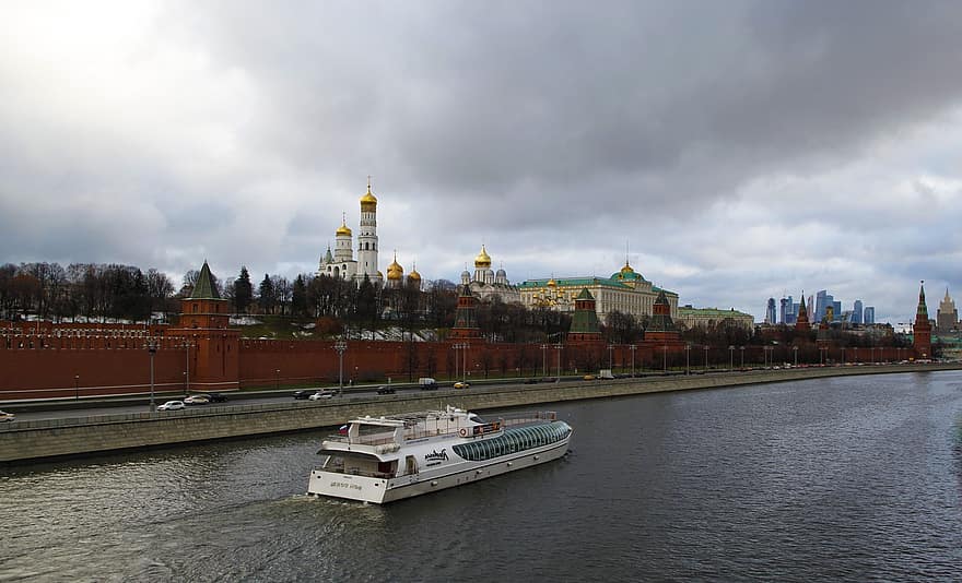 Moscú, río, ciudad, camino acuático, recipiente de agua