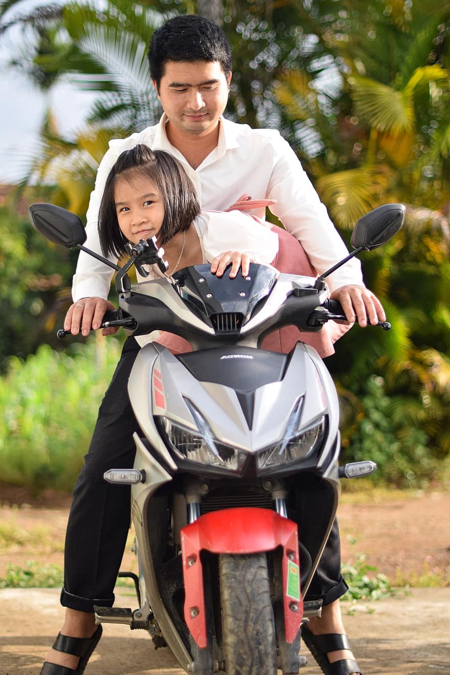 padre, figlia, motocicletta, motociclo, padre e figlia, uomini, sorridente, stili di vita, adulto, donne, equitazione