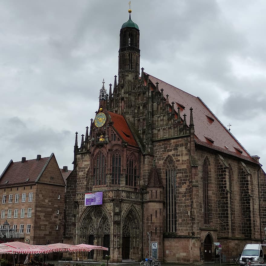 Nürnberg, templom, székesegyház, épülethomlokzat, külső, kőfaragó, kőművesség, templomtorony, építészet