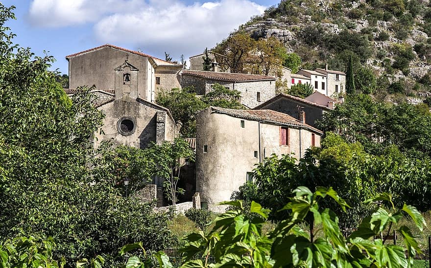 navacelles, medieval village, france