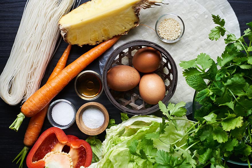 ingredients, cuinar, menjar, herbes, ous, verdures, condiments, pastanaga, fideus, pols