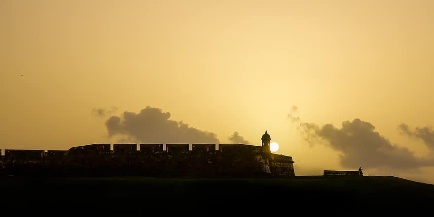 zachód słońca, zamek, fort, wieża, budynek, słońce, chmury, niebo, światło słoneczne, zmierzch, nastrój