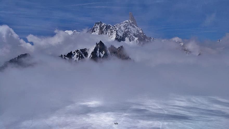 Pointe Helbronner, mont blanc, śnieg, chmury, góry, alpejski, szczyt, krajobraz