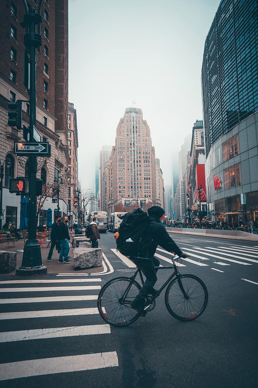 ciclista, giunzione, città, strade, intersezione, edifici, architettura, grattacieli, New York, nyc, NY