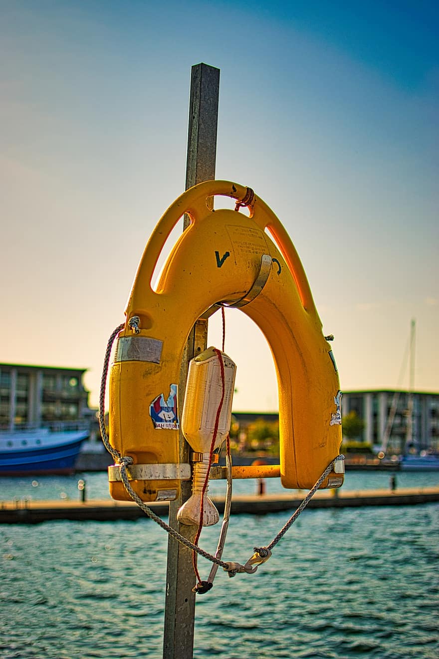 Lifebelt, Life Buoy, Floatation Device, Rescue, Lifeguard, Sea, Water