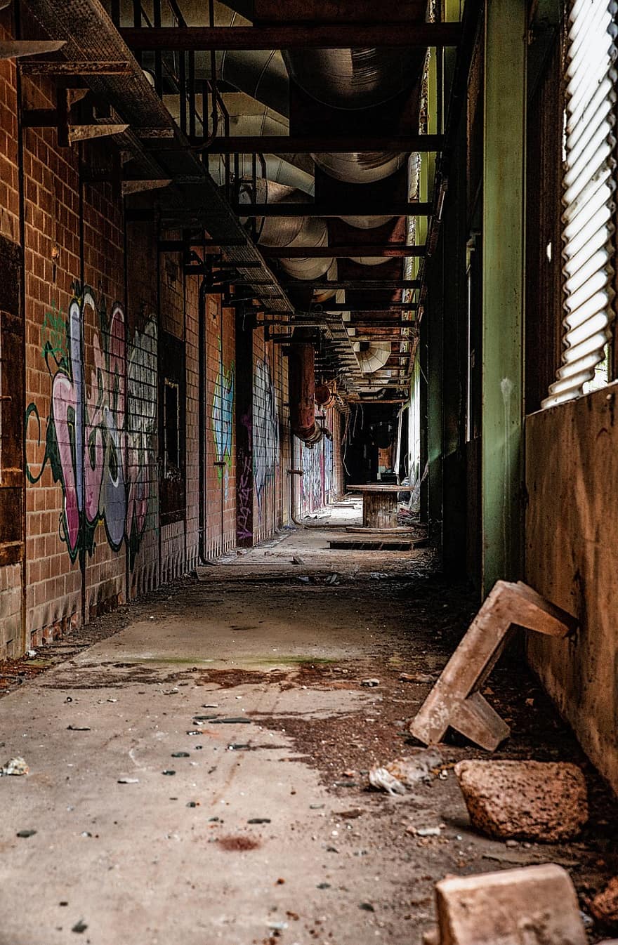 usine, bâtiment, abandonné, vieux, se ruiner, graffiti, couloir