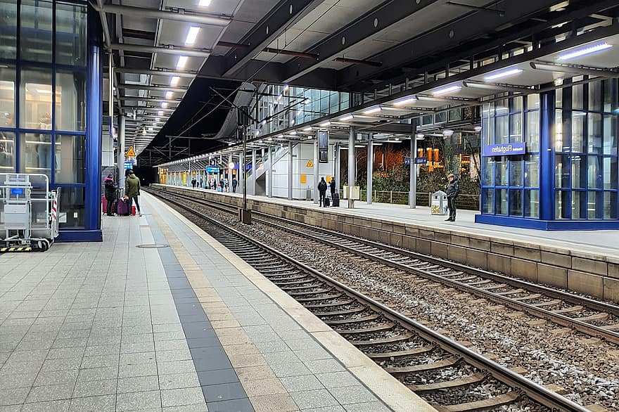 dzelzceļa stacija, ceļotājiem, lidostu, Diseldorfa, vilciens, ceļot, satiksmi, dzelzceļš, platformu, arhitektūra, pilsēta