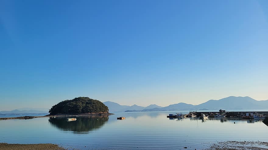 Namhae, île, océan, Dock, Port, bateaux, eau, réflexion, paysage, les montagnes, côte