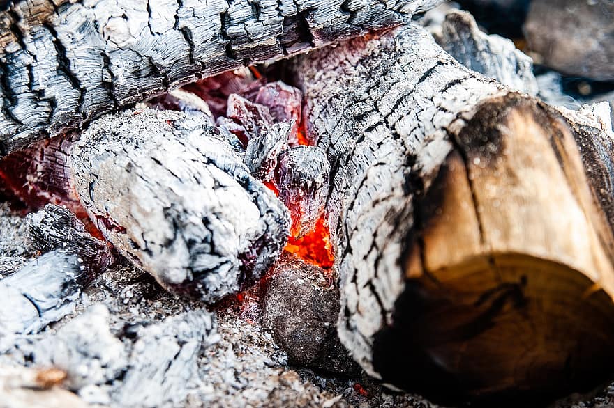 brand, brandhout, as, warmte, hout, kampvuur, vreugdevuur, verbrand, brandend, brandwond, gloeiende sintel