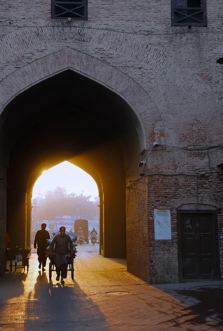 Delhi, Pakistan, vanha, portti, arkkitehtuuri, miehet, kuuluisa paikka, viljelmät, rakennuksen ulkoa, matkustaa, matkakohteet