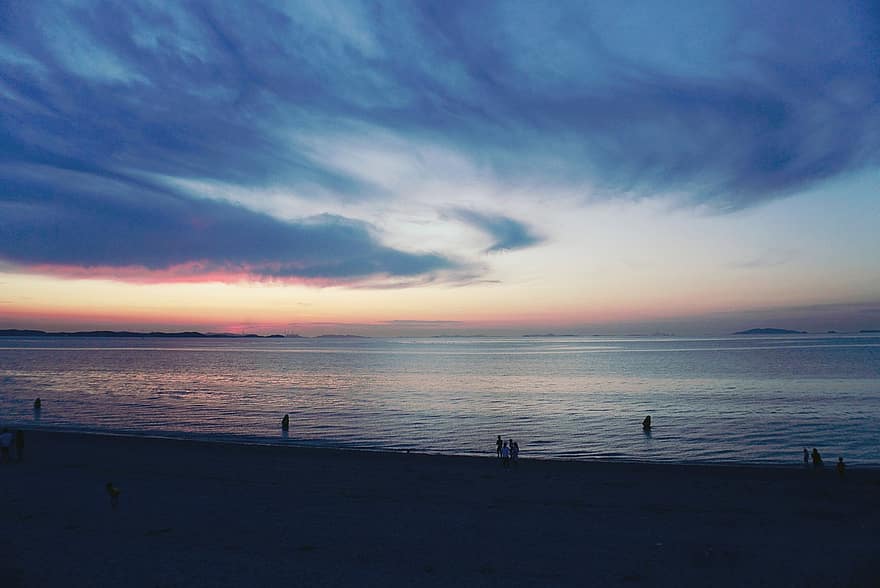 tramonto, mare, spiaggia, persone, turisti, costa, riva del mare, sabbia, oceano, cielo, nuvole