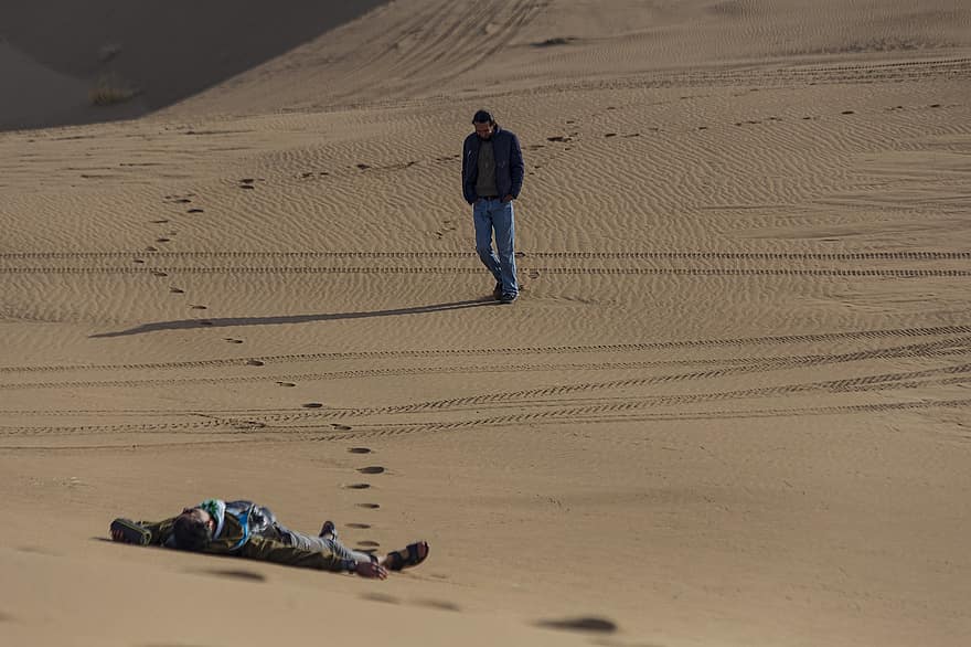 пустеля, пісок, чоловіки, ходити, подорожі, відпочинок, сліди ніг, друзі, Люди, дюна, природи