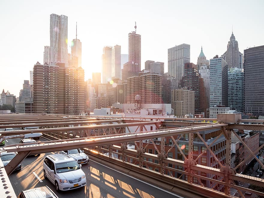 Brooklyn Brücke, Autos, der Verkehr, Manhattan, New York, Vereinigte Staaten, Stadtbild, Horizont, die Architektur, Türme, Wolkenkratzer