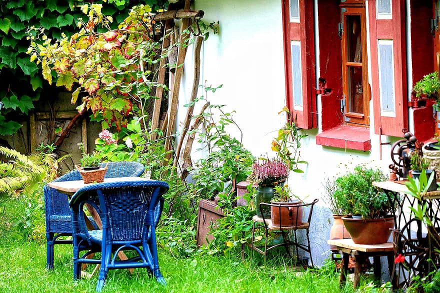 σπίτι, κήπος, φυτά, γλάστρες, κηπουρική, γρασίδι, τραπέζι, καρέκλες, έπιπλα, έπιπλα κήπου, παράθυρο