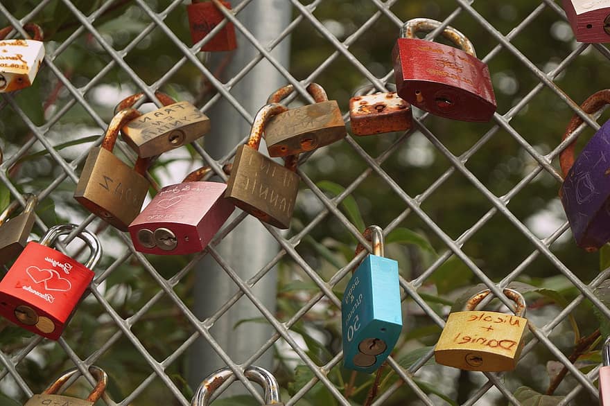 hàng rào, ổ khóa tình yêu, yêu và quý, khóa móc, biểu tượng tình yêu, lời hứa, lãng mạn, sự kết nối