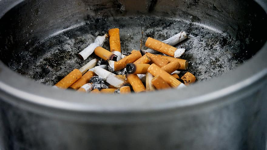 cigarett fimpar, cigarett, askkopp, aska, avfall, rökning, dålig vana, missbruk