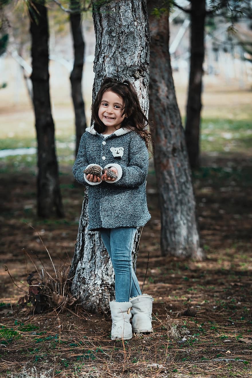 malá holka, rozkošný, park, stromy, dítě, venku, Příroda, usmívající se, štěstí, veselý, strom