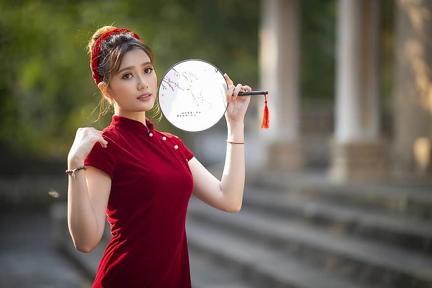 Moda, cheongsam, mujer, ventilador de mano, vietnamita, asiático, Cheongsam rojo, vestido, belleza, hermoso, bonita
