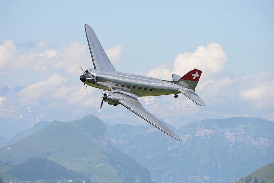 Douglas DC-3, Flugzeug, Flugschau, Ebene, Alpen, Schweiz, Berge, Luftfahrt, Reise, Transport