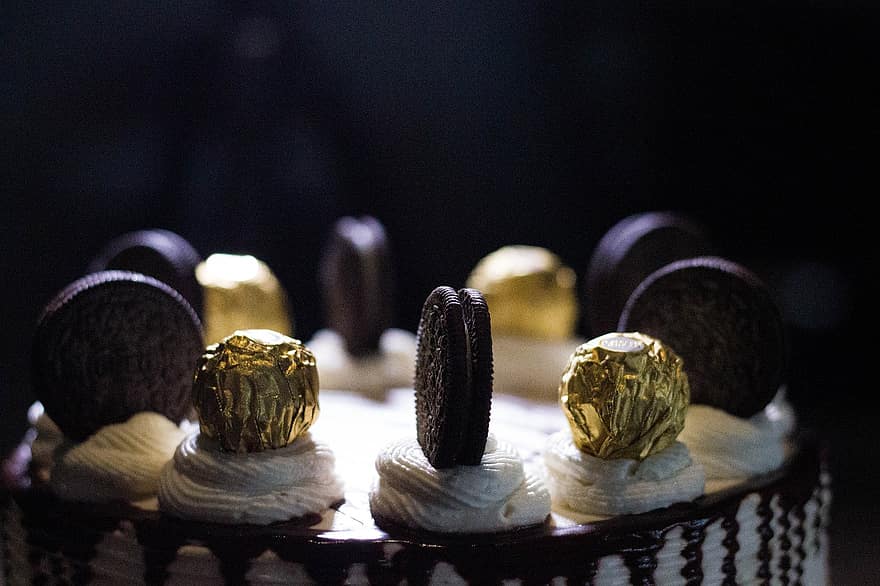 kakku, leipomo, suklaa, Oreo, Ferrero, makea, jälkiruoka, juhla, herkullinen, syntymäpäivä, syntymäpäiväkakku
