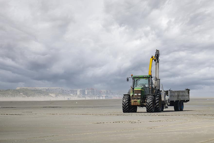 traktori, ranta, hiekka, pilvinen päivä