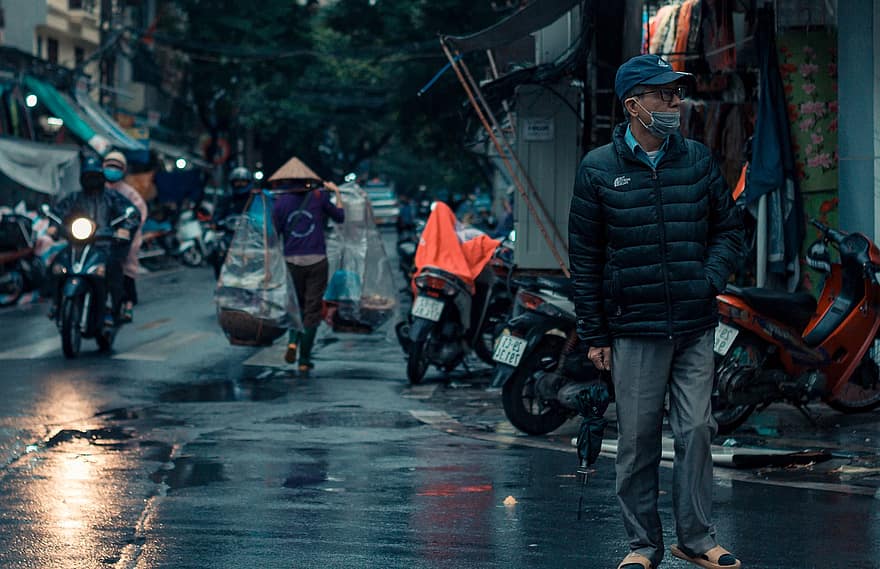 เวียดนาม, ฮานอย, ถนน, ชีวิต, ชาย, ที่ข้าม, หน้ากาก, ฝน, กลางแจ้ง, ในเมือง