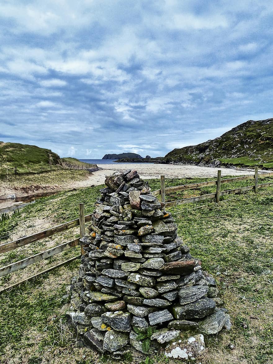 tumul, Stive de piatră, Pietre gaelice