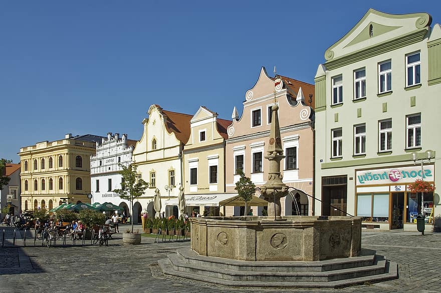 Cseh Köztársaság, épült, Třeboň, város, történelmi központ, történelmi, épület, fő tér, szökőkút, Csehország, dél-csehország