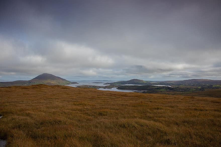 villi atlanttinen tapa, connemaran kansallispuisto, Connemara, maisema, ruoho, vuori, maaseudulla, pilvi, taivas, vesi, kesä