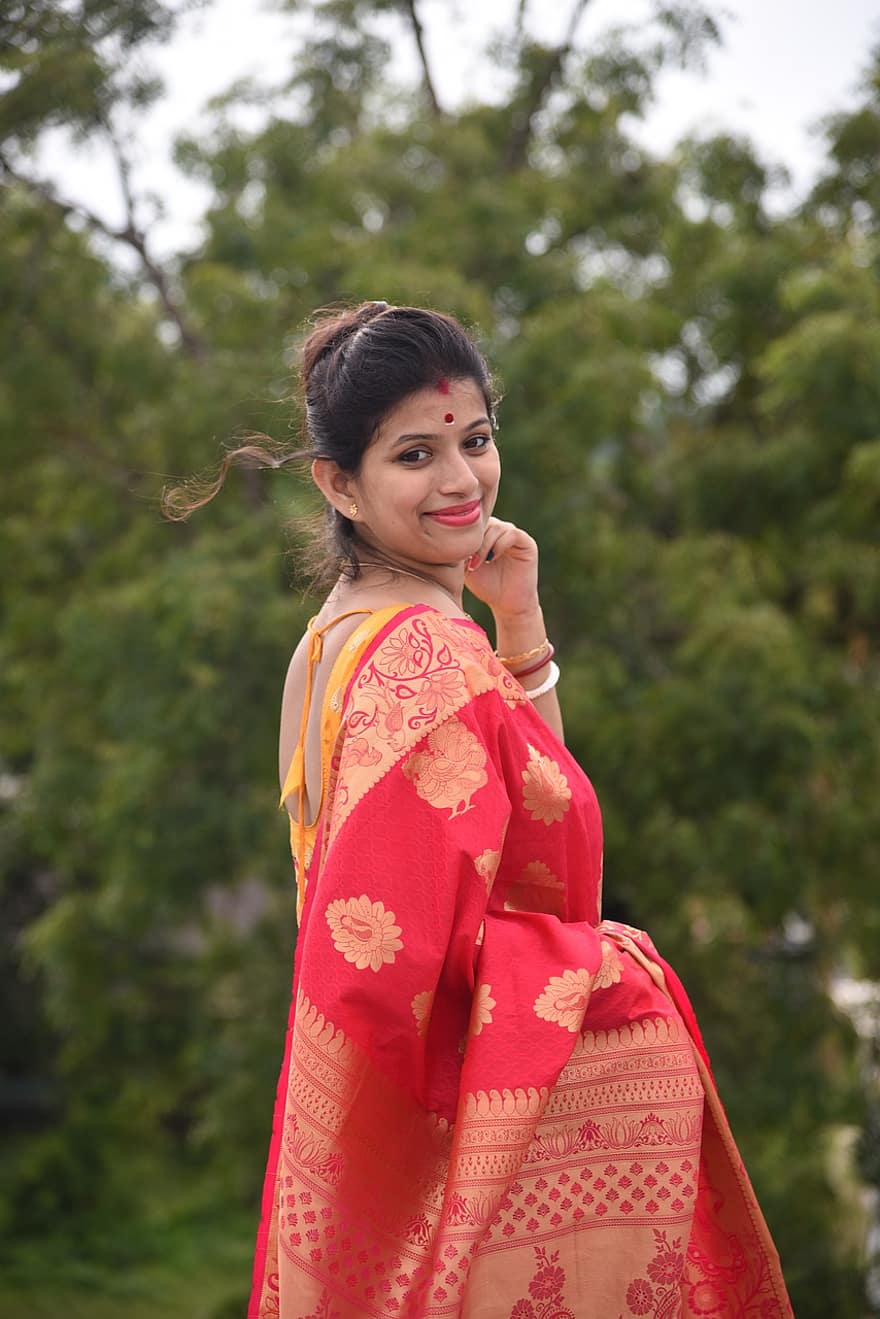Mujer bengalí, ropa tradicional, mujer india