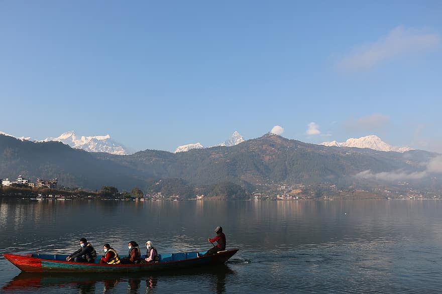湖、ボート、ネパール、少数、旅行、輸送、山、自然、航海船、水、男達