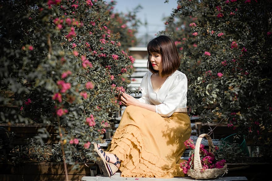 nainen, ruusu-, Hanoi, aasialainen, luonto, kukka, Vietnam, keltainen hame, muotokuva, ulkopuolella