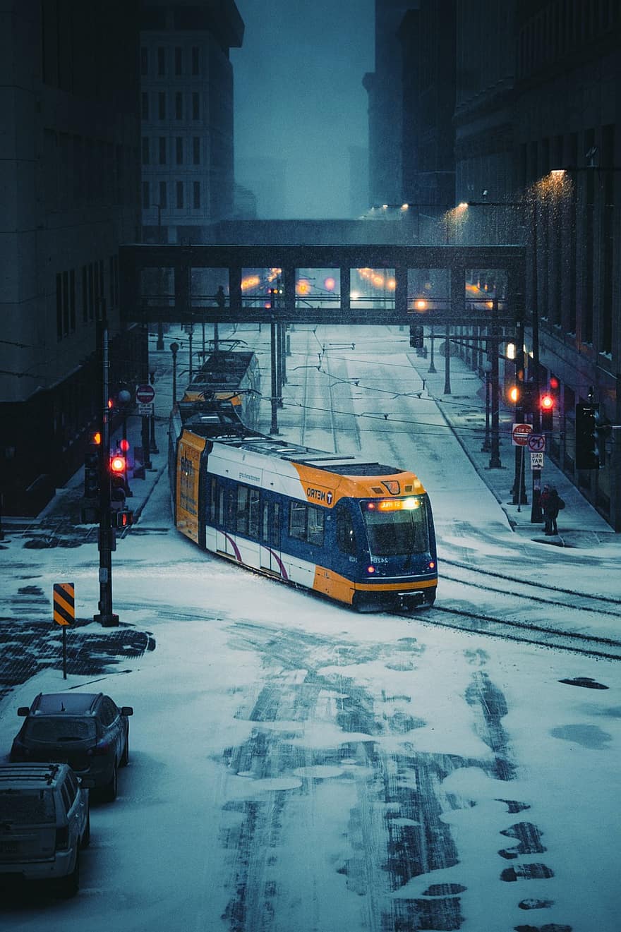 tog, jernbane, sne, by, vinter, transportere, transportmidler, køretøj, vej, nat, aften