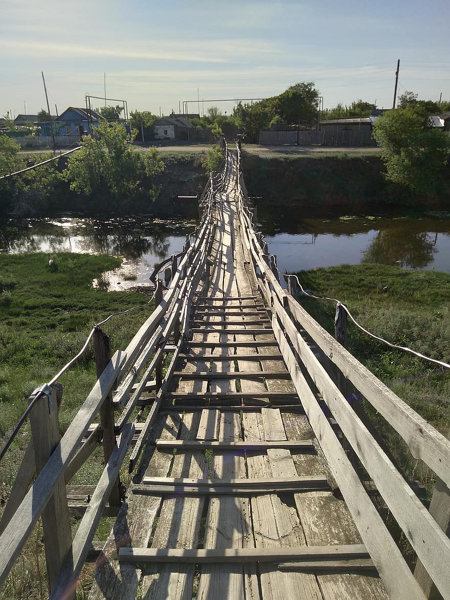 kaimas, tiltas per upę